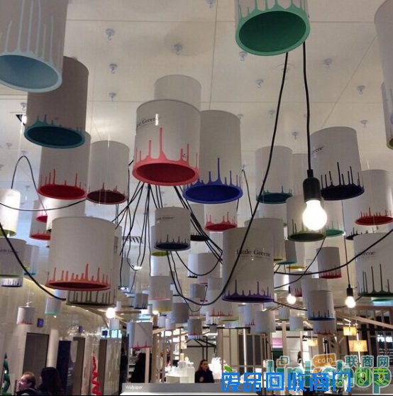 创意之惊喜：国外商场的圣诞美陈节日氛围浓郁