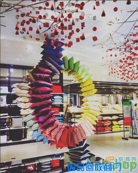 创意之惊喜：国外商场的圣诞美陈节日氛围浓郁