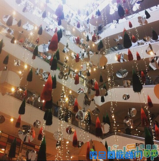 创意之惊喜：国外商场的圣诞美陈节日氛围浓郁