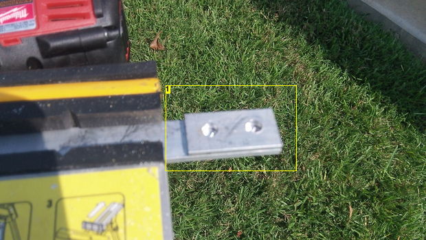 设置第一个板下来的原材料和马克位置的孔,何处削减它的长度。