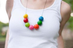 能与衣服搭配的手工diy漂亮串珠项链教程