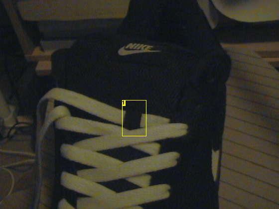 把鞋带都通过这个穿过