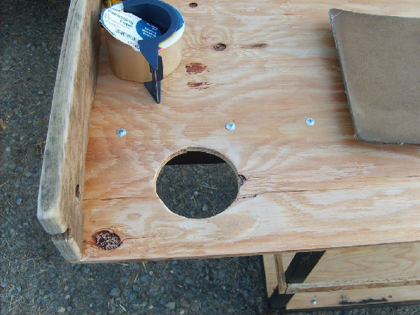 为桌面钻洞 为桌面钻洞