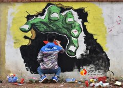 40人涂鸦百米围墙 大幅动漫富视觉冲击（多图）