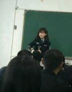 河南警察学院美女老师走红：颜值超高清纯酷似韩雪 男生疯狂拍照(组图)
