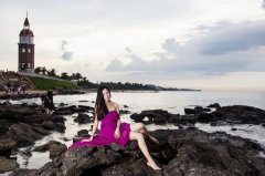 图文：帆船宝贝拍唯美写真 美女与礁石