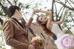 小综第二任的女友丝 曾 在 网 路 上 举 办 票 选 , 最 想 在 萤 光 幕 上 看 小