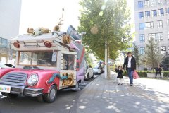 00后萌娃车模走红 外国友人称赞可爱（组图）