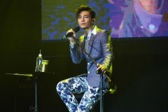 炎亚纶被问前成员哽咽：说什么都伤感情(图)