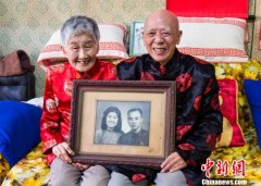 重阳将至 复旦大学学生为老教授补拍婚纱照