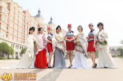 创意：史上最唯美毕业照走红 8名空姐穿汉服拍照致青春