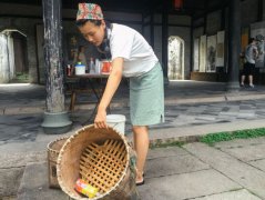 迎着台风拍照，观念还是视觉先行？