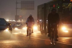 雾霾爆表 北京“忧郁图景”