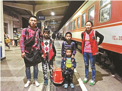 “最悲伤作文”作者和弟弟团聚