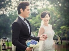 蓝正龙婚纱照曝光 牵手漫步好梦幻