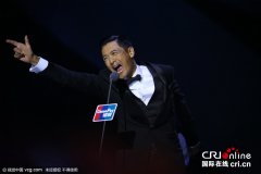 周润发搞怪自拍(高清组图) 网友：萌萌哒，超可爱