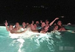 吴雨霏婚后大解放 着三点式泳装秀好身材