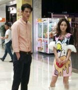 姚笛现身成都拍摄新戏 穿着时髦扮可爱少女(图)