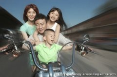 45岁胡军全家温馨私房近照 可爱儿子首曝光(组图)