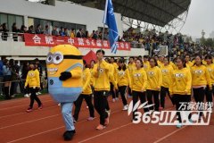 合肥一中举办“创意运动会” 小黄人等动漫人物悉数登场
