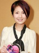 陈晓东与老婆合影嘟嘴卖萌护士娇妻王妤娴显可爱(组图)