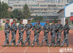 山东师范大学舞蹈系女生秀腿功“一字马” 嘟嘴卖萌清纯可人(图)