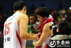 山东高速主场险胜深圳男篮 比斯利:科比退役令人伤感