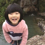 动静皆宜的可爱女孩(图)