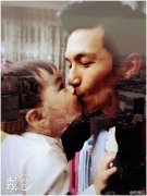 陈楚生晒美图秀秀叠影自拍照与儿子亲吻显温馨