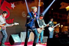 玩cosplay的学生动漫乐队(组图)