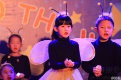 陆毅晒女儿表演照片 贝儿扮萤火虫红唇可爱(组图)