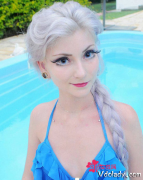 图：巴西真人芭比走红 细腰32F巨胸受追捧