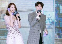 允儿秀中文祝李易峰出道八周年一起跳Gee(组图)