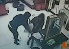 女子拍写真遭性侵：摄影师称女子太性感没忍住就将伸手乱摸