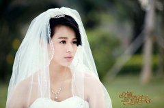 胡杏儿大婚在即 《红酒俏佳人》曝婚纱照