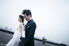 朱亚文沈佳妮婚纱照曝光 与娇妻恩爱缠绵(1)