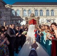 俄“跟我走”情侣大婚 婚纱照再掀网络热潮