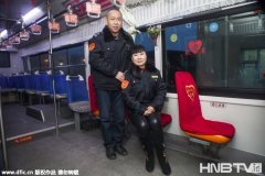 吉林：公交车司机夫妻拍公交车婚纱照