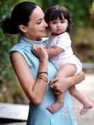 原标题：吴彦祖女儿近照曝光五官精致可爱 与诺一定下娃娃亲(图)