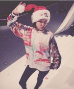 少女时代变身圣诞老人 秀英身穿卫衣表情搞怪十分可爱（图）