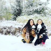 佟丽娅怀孕比耶卖萌 穿休闲装丸子头可爱度爆表（图）