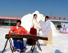 我省冬季旅游升温 滑雪场上演“汉服秀”