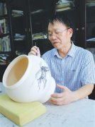 龙泉水墨青瓷艺术开拓者顾松铨：瓷画共扬 艺不止步(图)