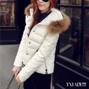 冬天瘦小女孩羽绒服时尚搭配图片 小个子女生看过来