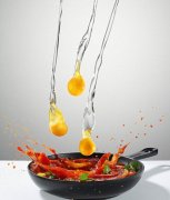 英摄影师拍飞行的食物颠覆视觉效果