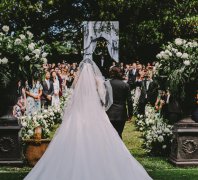 王阳明晒浪漫婚纱照 告白新娘：我的公主女神