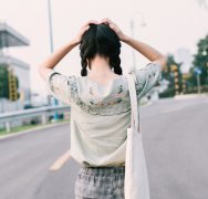 妹子清新减龄的编发图片