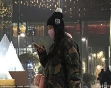 张馨予口罩遮素颜 疯狂购物收获颇丰