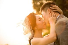 照婚纱照为什么选择和他浪漫拥吻