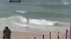 边境游泳 男子遭士兵枪杀一幕